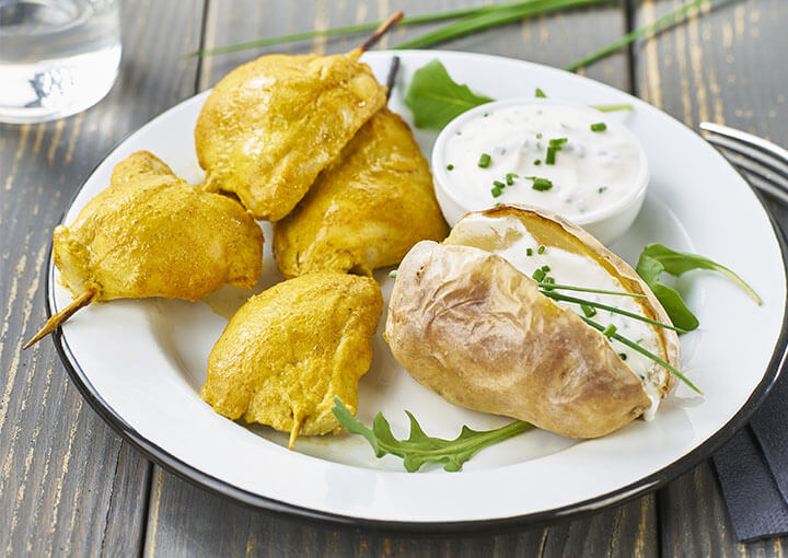 recette_brochettes_poulet_bio_tandoori_pommes_de_terre_sauce_herbes